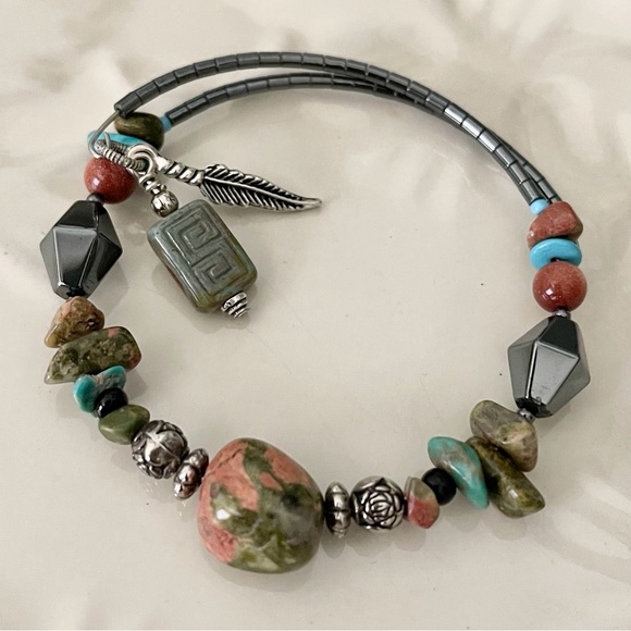 Stone Bracelet on Adjustable Memory Wire - Picture 4 of 11